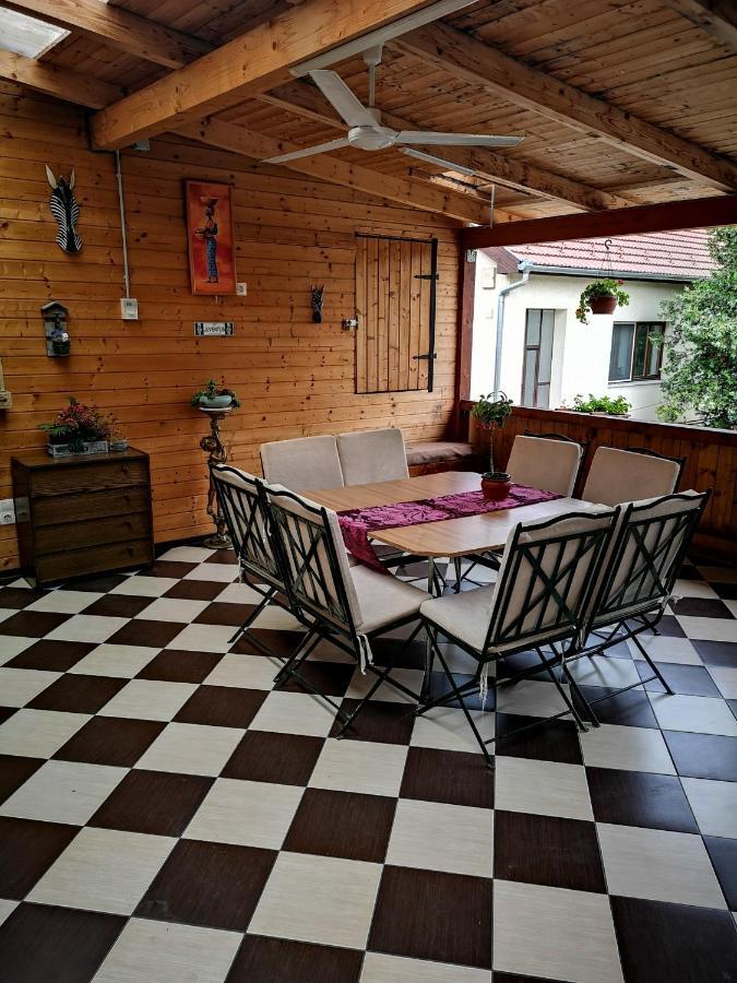 Fortuna Vendégház Kiskunhalas Exterior foto